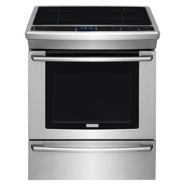 Cuisinière à induction Electrolux encastrée, 4,6 pi³, acier inox Cuisinières, fours et