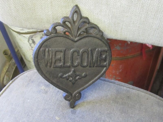 DECORATIVE CAST METAL WELCOME SIGN $20 HOME DECOR in Arts & Collectibles in Winnipeg