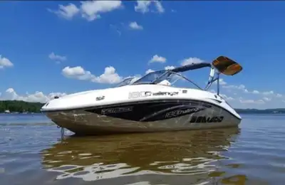 Super bateau SEA-DOO 180 CHALENGER 2008 - 8 passagers Impeccable: toujours sur un « boat lift » *Seu...