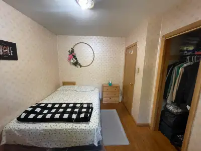 A bright and comfortable single room is available on the main floor for a short-term stay. Perfect f...