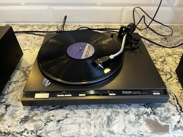 Technics SL-Q3 automatic direct drive turntable in Stereo Systems & Home Theatre in Gatineau - Image 2