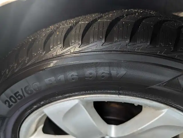 Kumho All Weather Tires 205/60R/16 in Tires & Rims in Oshawa / Durham Region - Image 4