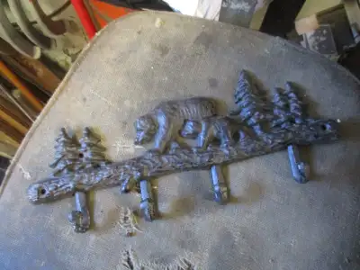 DECORATIVE CAST IRON BEAR WITH CUB WALL HOOK $30 COTTAGE DECOR, View more