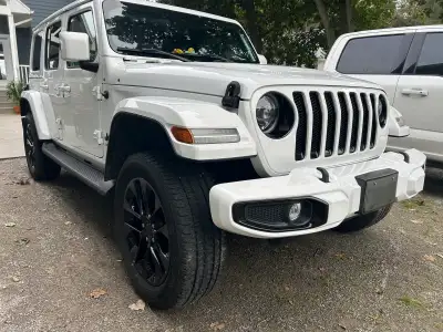 Bought new end of 2021, driven by my wife and is in showroom condition. Stored inside and no acciden...