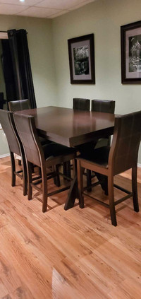 Pub height table and chairs 