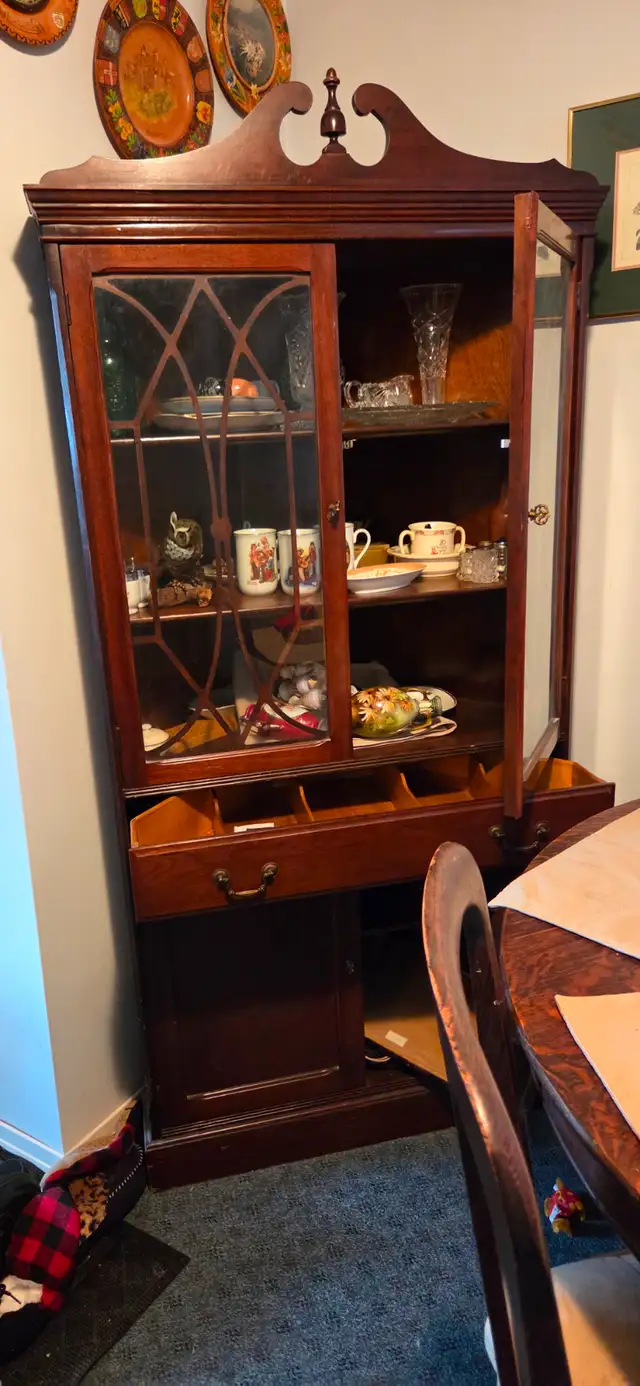 Antique corner china cabinet $200 obo in Hutches & Display Cabinets in Muskoka - Image 3