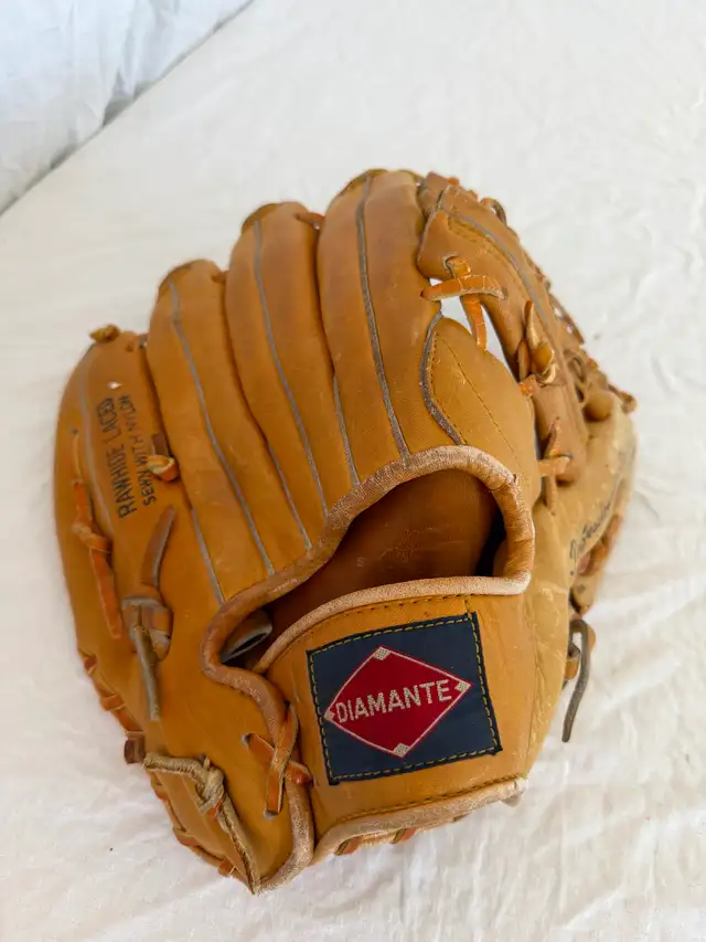 Vintage Diamante baseball glove PS-16 rawhide laced in Baseball & Softball in Hamilton - Image 2