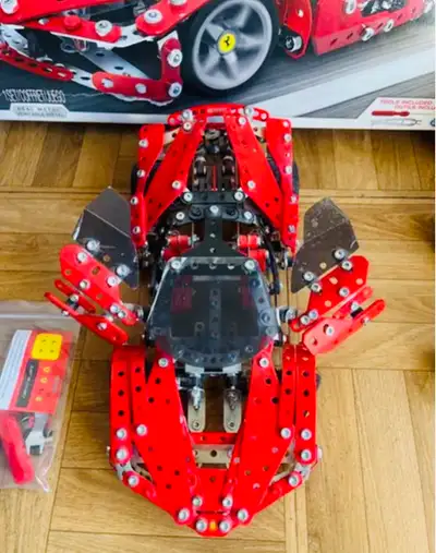 Voici une Meccano LaFerrari en métal, un jouet de construction fantastique pour les enfants de 10 an...