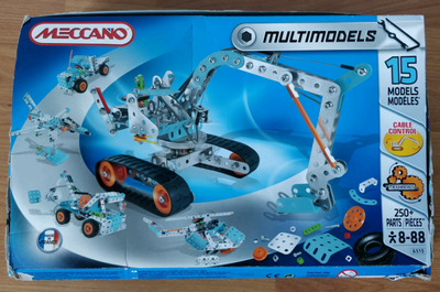 Meccano multimodels 15 models 250+ pieces/parts. Pas de livraison / Pick up only. Prix / Price : $99...