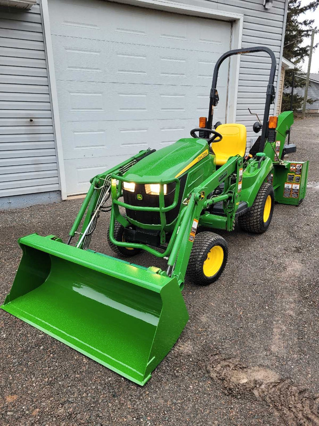 2015 John Deere 1023E 4x4 Tractor and Snowblower  in Heavy Equipment in Moncton - Image 2