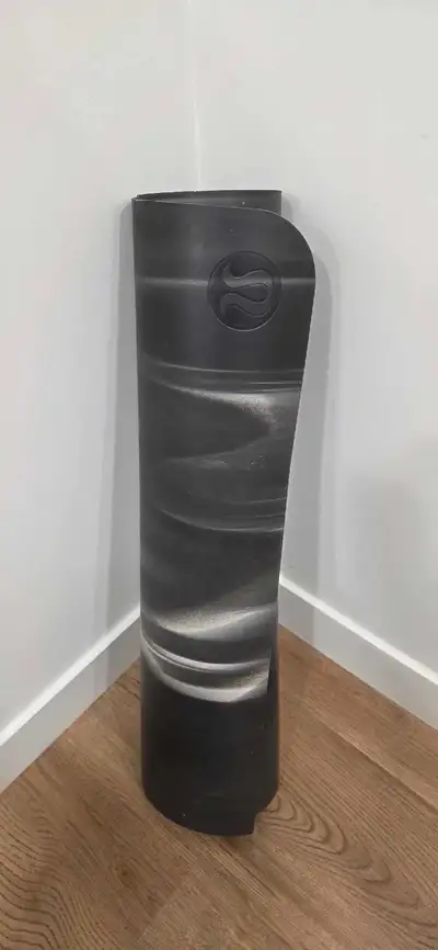 Lululemon yoga mat, black 3mm, View more