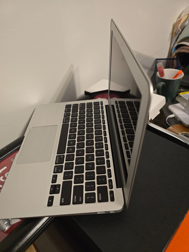 Max Air  early 2014 in Laptops in Ottawa - Image 4