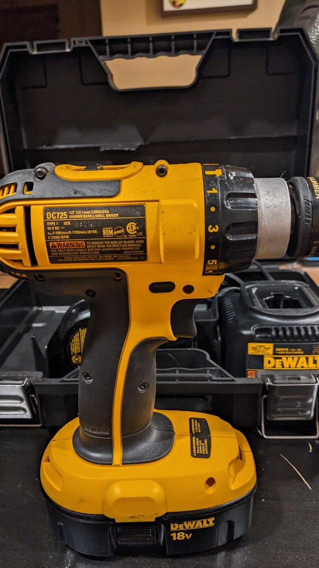 DeWALT DC725 18V 1/2" Cordless Hammer Drill + 2 batteries in Power Tools in City of Toronto - Image 2