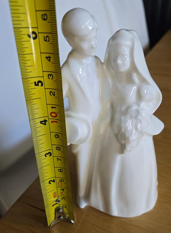 Royal Doulton Images Bride and Groom Figurine in Arts & Collectibles in Markham / York Region - Image 4