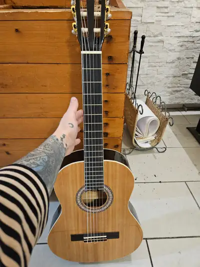 Guitare classique neuve, View more