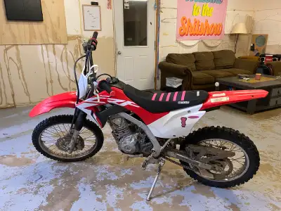 2021 125f CRF Honda Has a few scratches on plastics, and broken clutch. Doesn’t affect bike at all....