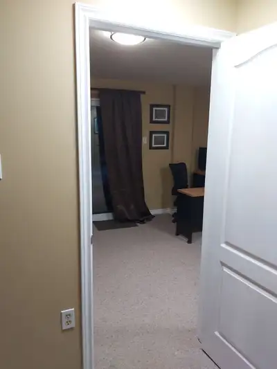We offer a semi-independent unit that is located in the basement. It offers a small kitchenette. (Fr...