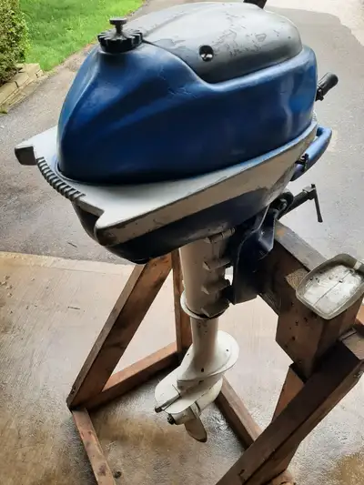 3 Hp Johnson motor. Has built in gas tank. It is in good running conditions, starts easily. Light we...