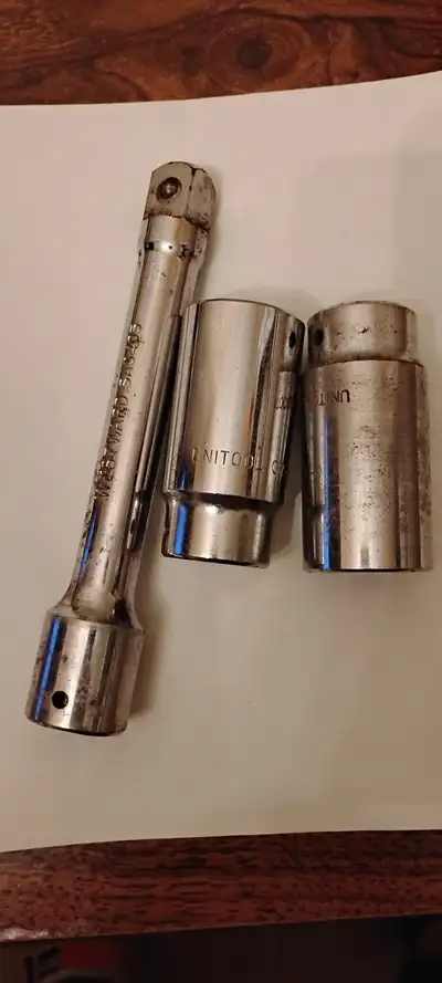 WESTWARD SA 3405 SOCKET WRENCH EXTENSION BAR 3/4" DRIVE - 8" LONG, and two unitool CR-V 1-1/4 UT-854...