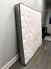 King Size Mattress for Sale - Excellent Condition - $200 CAD