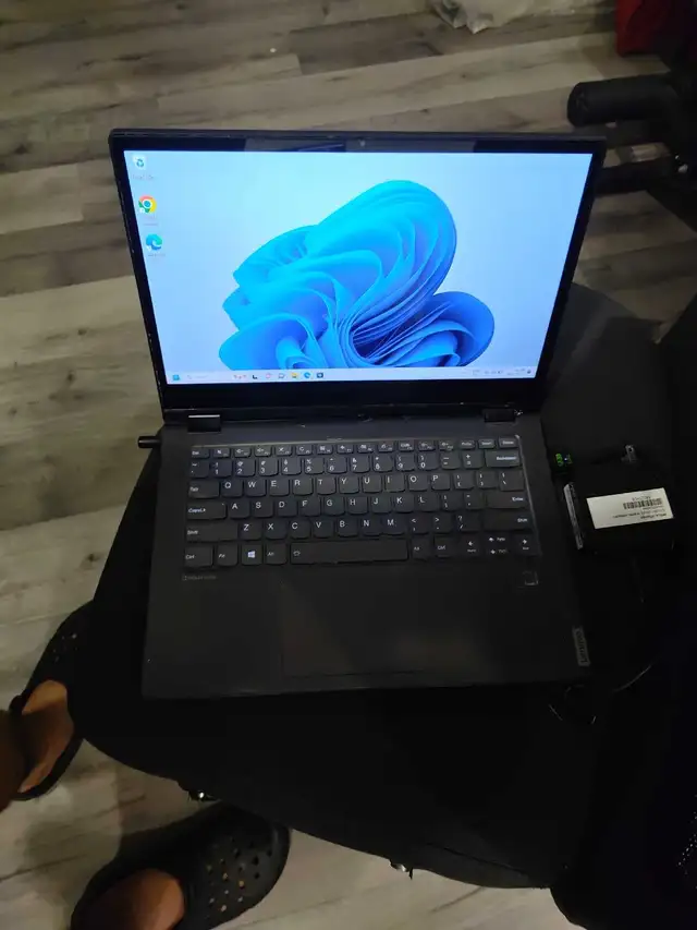 Laptop damaged but still working64551240416897120