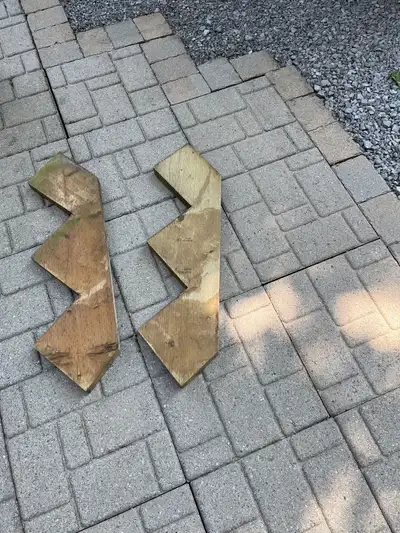 2 LIMONS  3 MARCHES BOIS TRAITÉ 25$, View more