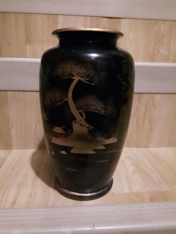 Vintage Asian Vase in Arts & Collectibles in Edmonton - Image 2