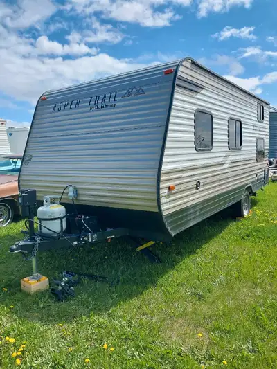 2020 Aspen trail by Duchman camper trailer. It is very clean inside and out, used once a year since...