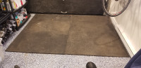 Deux tapis de caoutchouc 48″ x 72″ x 1/2″