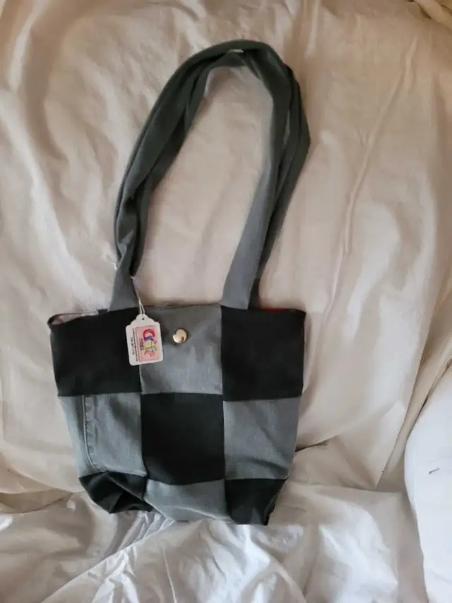 Patchwork Purse in Women's - Bags & Wallets in Sudbury - Image 2