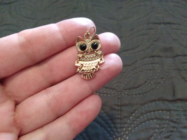 Adorable Gold Tone Owl Earrings in Jewellery & Watches in Mississauga / Peel Region - Image 3