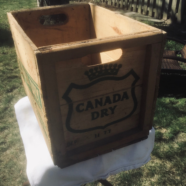 Canada Dry Ginger Ale Wooden Crate in Outdoor Tools & Storage in City of Toronto - Image 3
