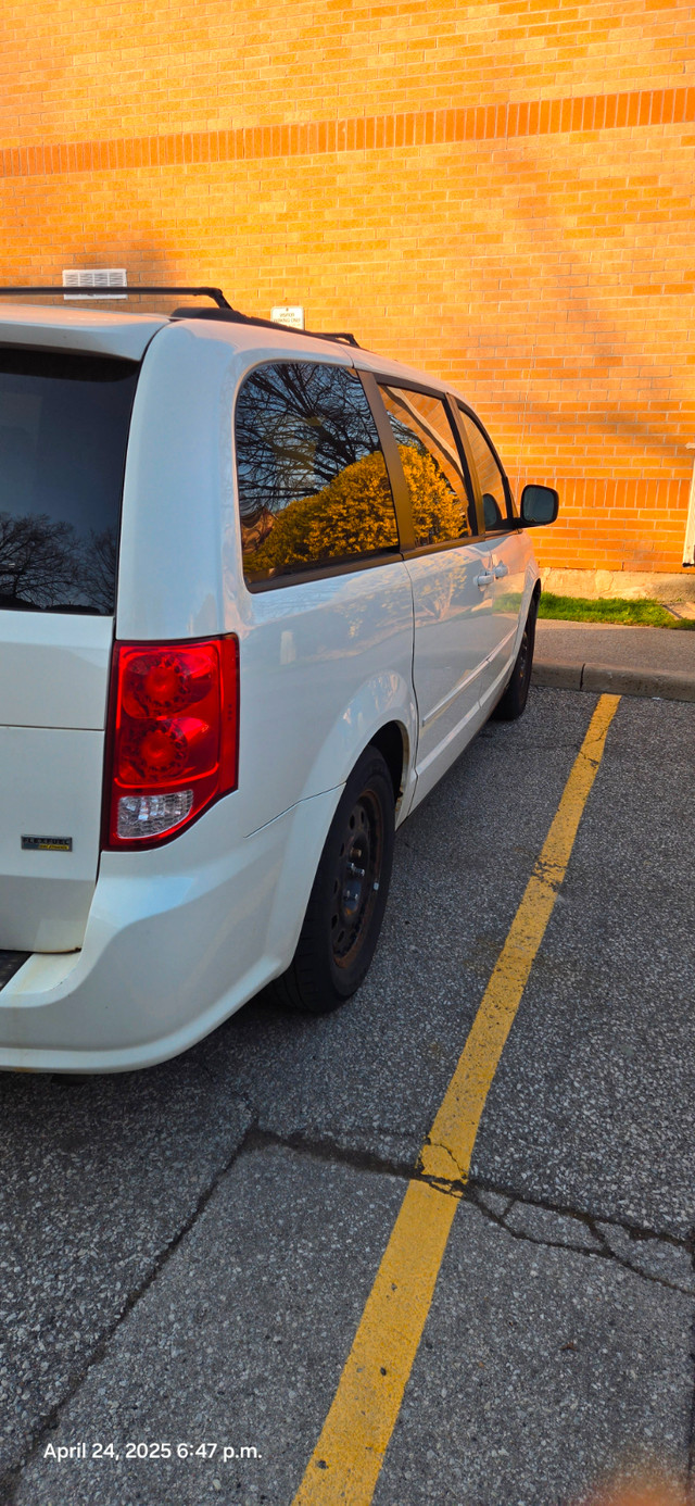 2012 Dodge Caravan for sale in Cars & Trucks in Oakville / Halton Region - Image 4