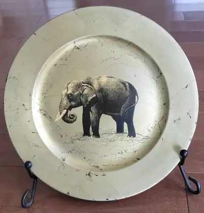 Superbe belle assiette décorative éléphant noir et or et support, View more