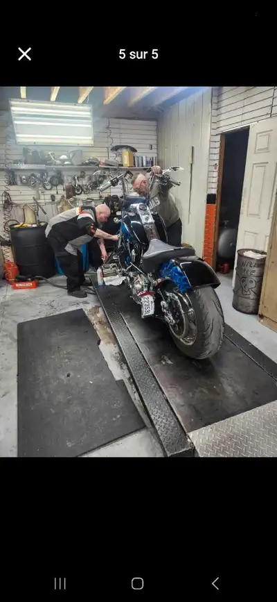 Moto refait a neuf. 4000 km. Beaucoup d investi personne serieuse seulement tres rare dans cette eta...