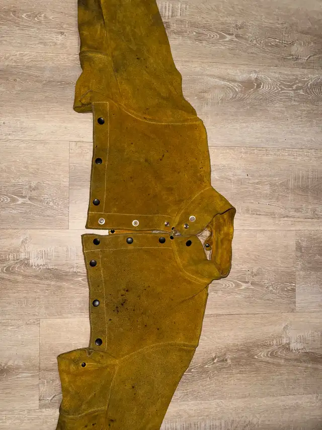 PowerWeld Leather Welding Jacket – Cropped Sleeve in Other in Edmonton - Image 4