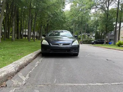 Honda Accord 2007 V6 – 150 000 km Nous changeons pour une voiture familiale, donc nous vendons notre...