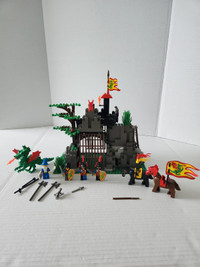 1993 LEGO CASTLE DRAGON KNIGHTS # 6076 DARK DRAGON'S DEN 4 figs