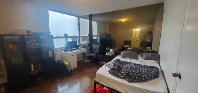 Spacious Furnished Master Bedroom | Davisville | Month-to-Month