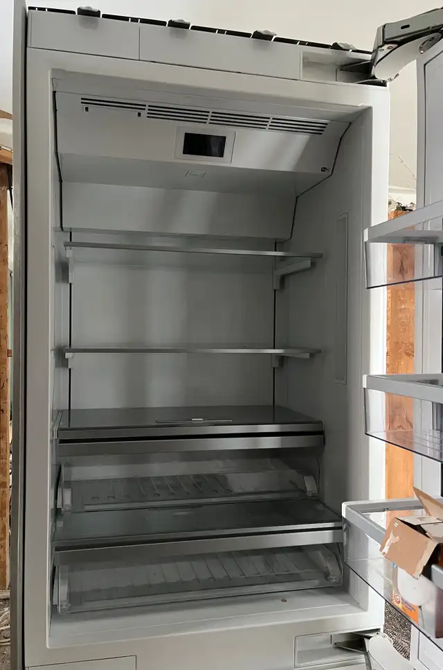 Bosch fridge in Refrigerators in City of Montréal - Image 3