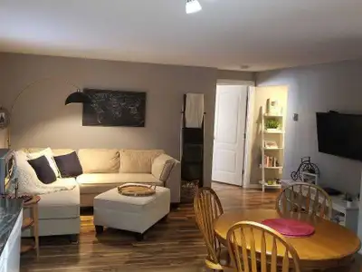 700 sq. ft. | 2 Bed, 1 Bath | Private Entrance ✔ In-suite laundry ✔ Street parking & 1 driveway spot...