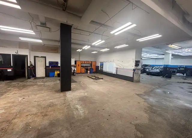 Downtown Commercial Automotive Lease Space in Commercial & Office Space for Rent in Vancouver - Image 6