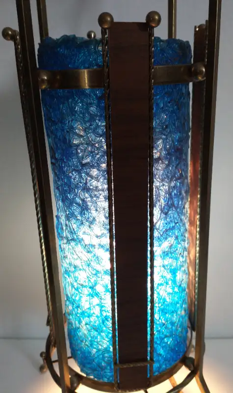 Vintage blue spaghetti lucite shade floor lamp in Indoor Lighting & Fans in Ottawa - Image 6