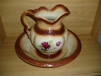 Pot à eau et bol de chambre en céramique, View more
