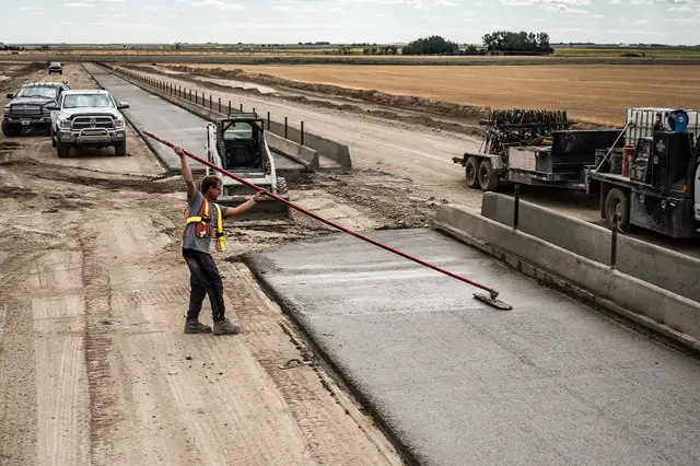 CONCRETE  FEED BUNKS - SLIP FORMED in Other in Lethbridge - Image 10