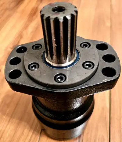 *Located in Niagara* This is an absolutely brand new M+S Hydraulic MLHRF 160 L4PD orbital motor. Thi...