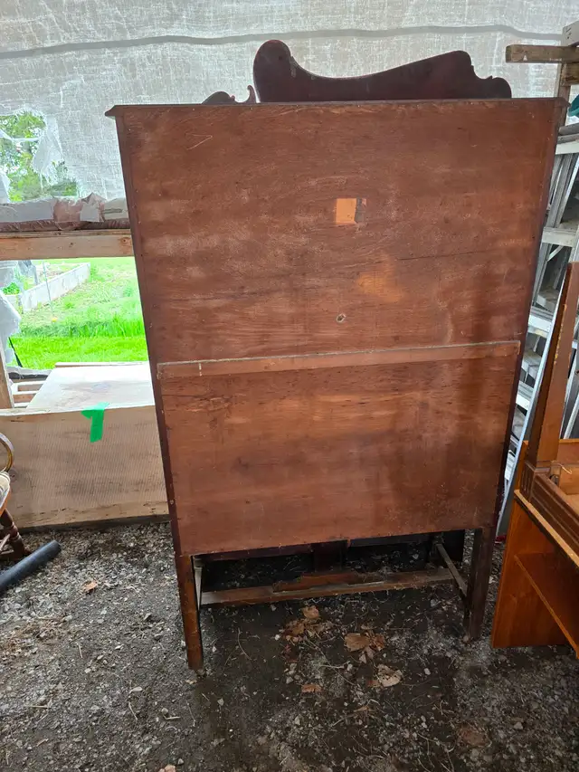 Jacobian style walnut china cabinet 1930s in Hutches & Display Cabinets in Ottawa - Image 6