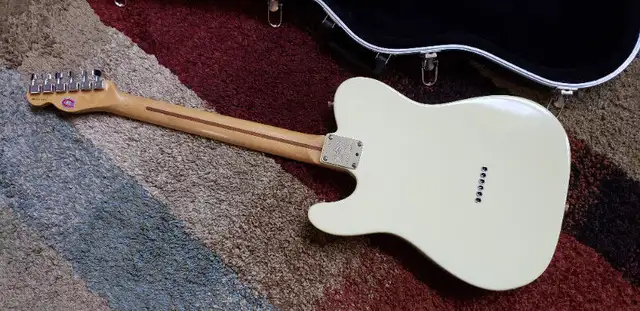 Montreal Canadiens Fender Telecaster in Guitars in City of Montréal - Image 4