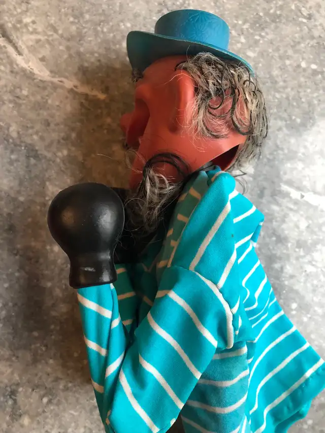ROJUS Laughing Man Punching Hand Puppet Vintage  in Toys & Games in Kitchener / Waterloo - Image 7