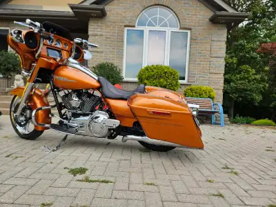 Absolutely stunning bike pride of ownership loaded with extras cammed and piped and dynoed very fun...
